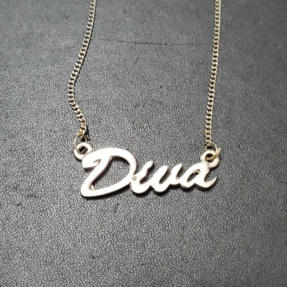Silver tone Diva necklace 17"